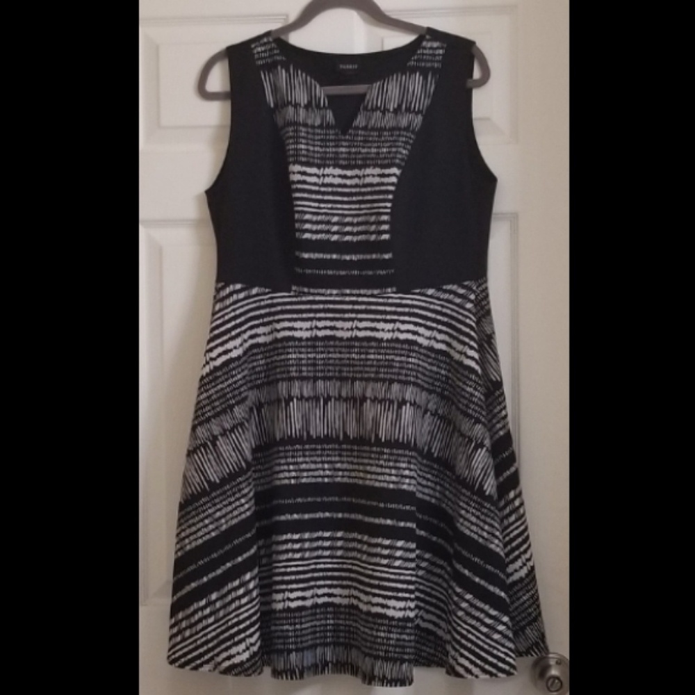 🌺 Black & white skater midi dress [size 14/16]